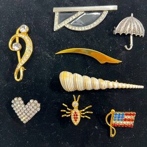 Assorted Vintage Brooches A Total Of Eight For One Price Great Deal!! 🥰💕💖
